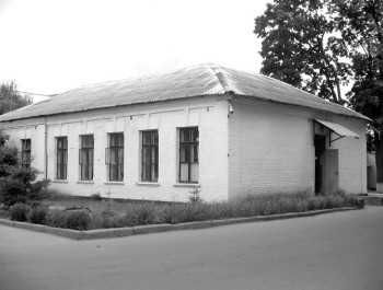 Саме з цього приміщення розпочала свою історію
Новоград-Волинська земська лікарня. Фото 2006 р.