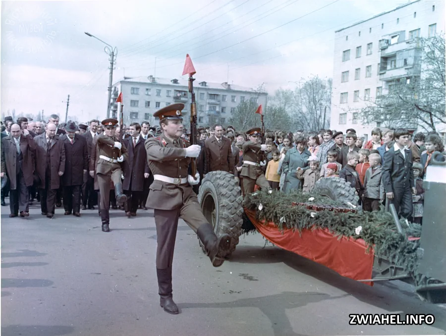 День Перемоги (1981 рік): урочиста хода на вулиці Дзержинського