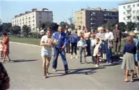 Олександр Дідовець зустрічає переможця забігу (1982 рік, Василь Мельник)