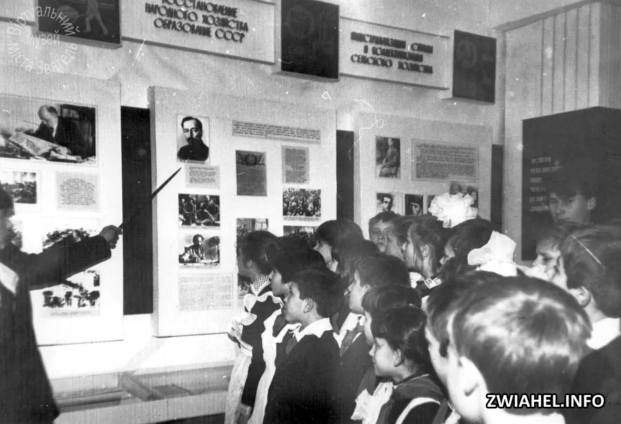 Відкриття Кімнати-музею Дмитра Медвєдєва у Школі № 4: перша екскурсія