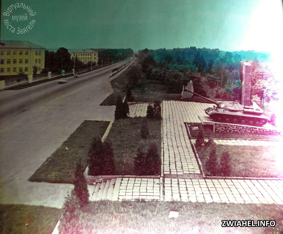 Пам’ятний знак «Беспощадный» та перспектива вулиці Житомирської в бік центру міста