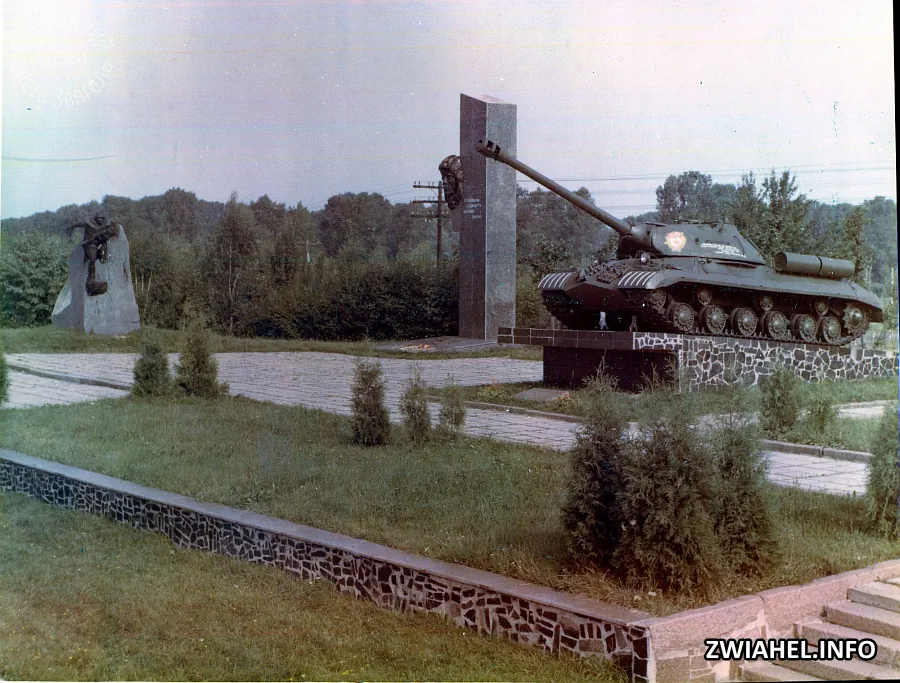 Пам'ятний знак на честь екіпажу танку «Беспощадный»