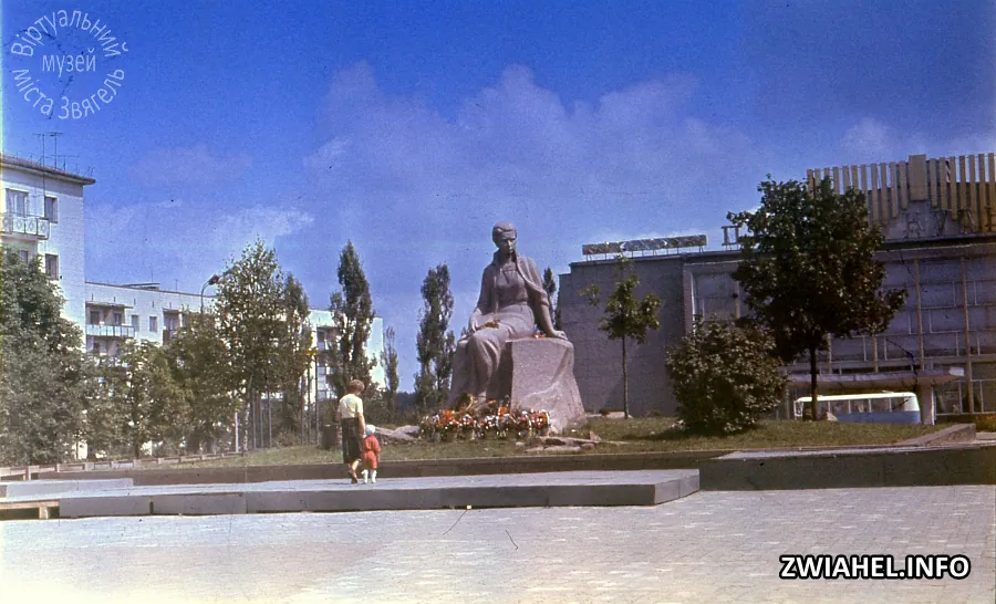 Площа Лесі Українки у 1993 році