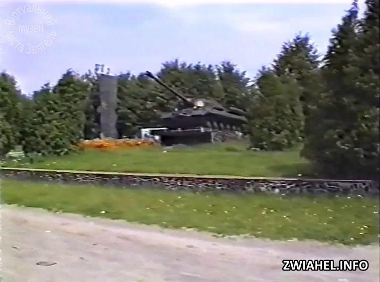 Пам'ятний знак на честь екіпажу танку «Беспощадный» у 1993 році