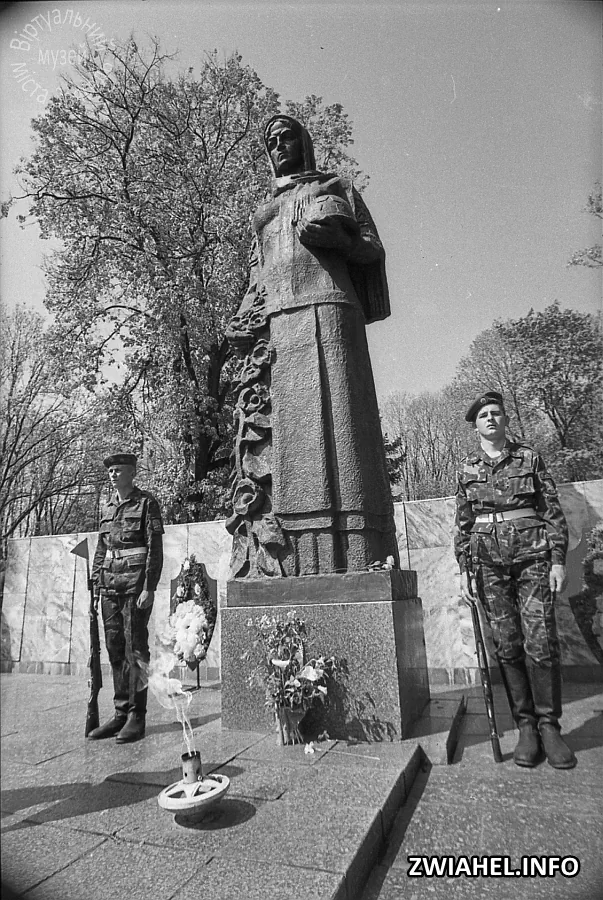 День Перемоги 1998: на військово-меморіальному цвинтарі