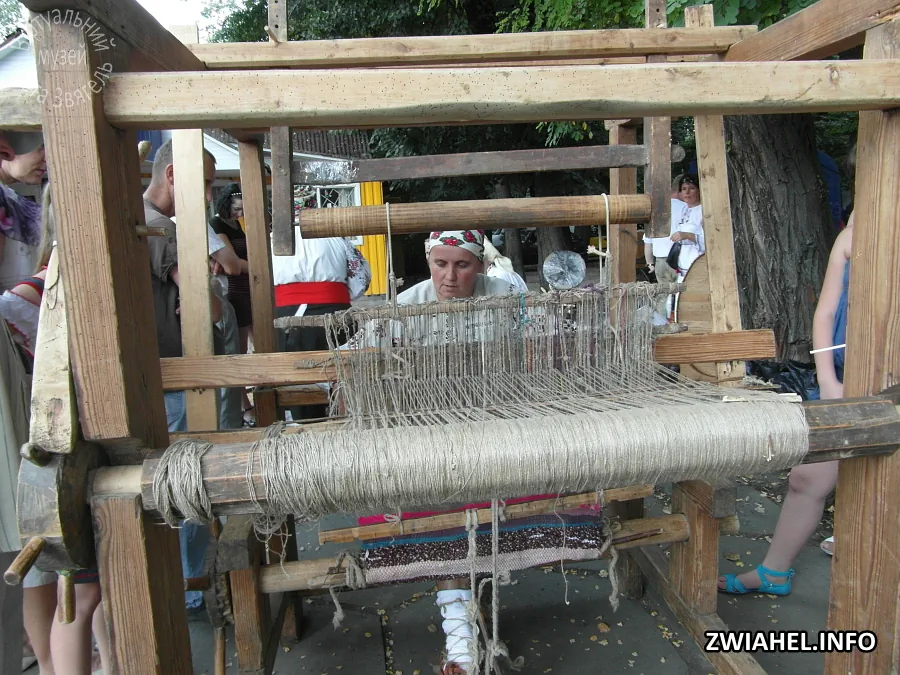 Свято міста 2012: ткацький верстат у Містечку майстрів