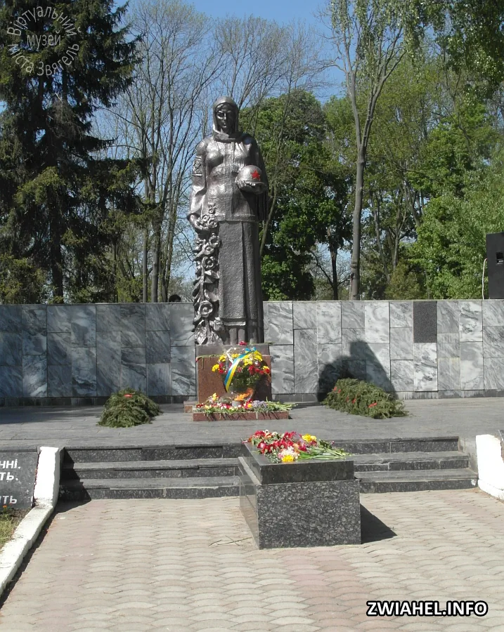 День Перемоги, 2014 рік: ритуальний майданчик і пам’ятник «Скорботна мати»