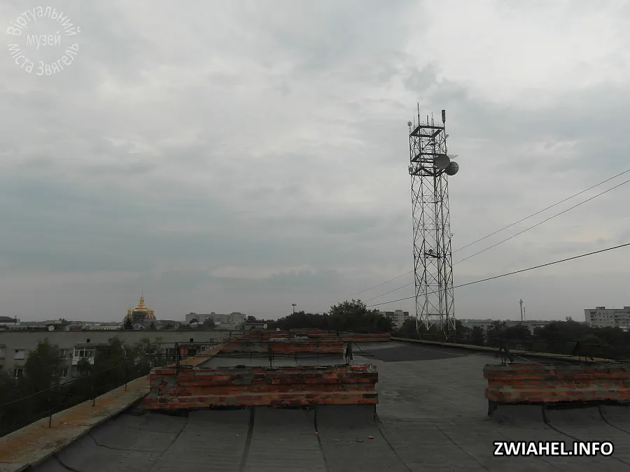 Телевізійна вежа: вигляд з даху будинку №31 по вулиці Шевченка