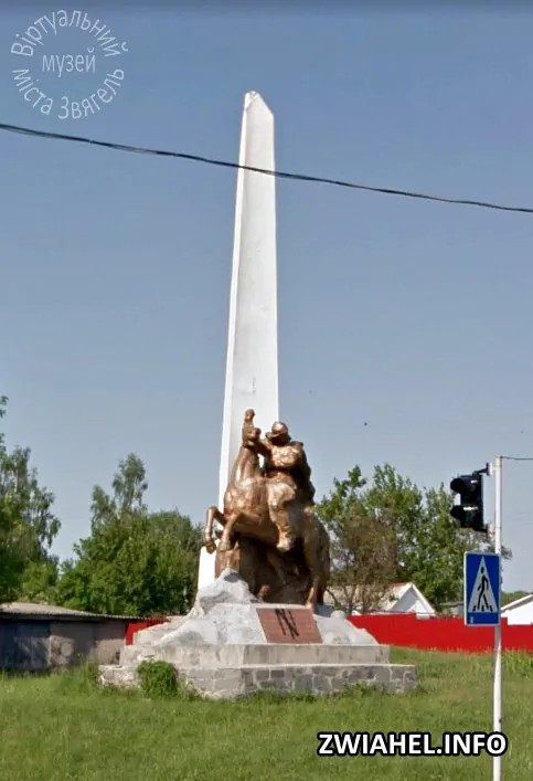 Пам’ятник воїнам 1ої кінної армії: вже без прапора, але ще стоїть