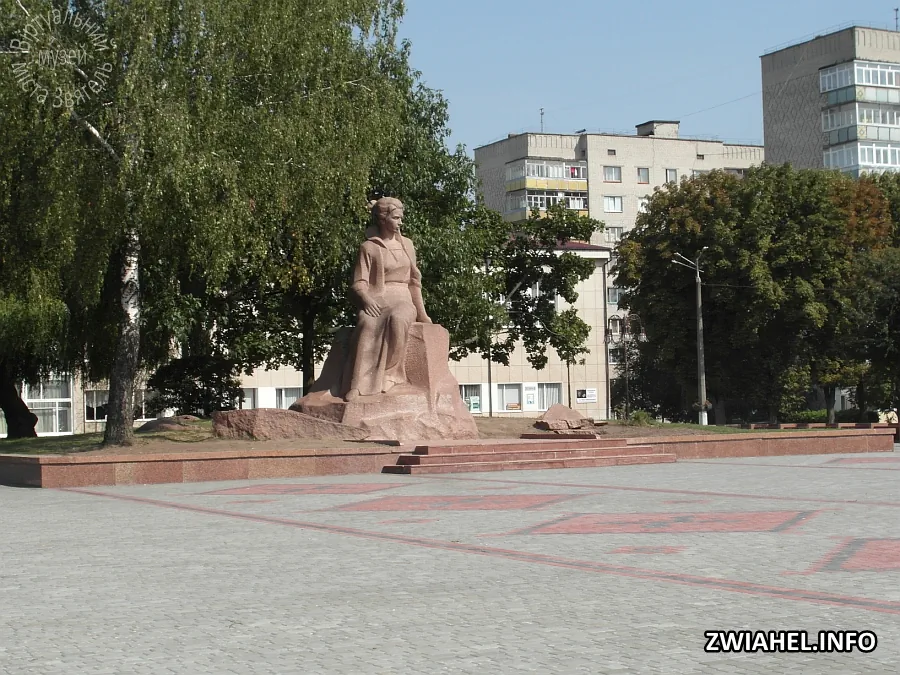 Відремонтована площа Лесі Українки