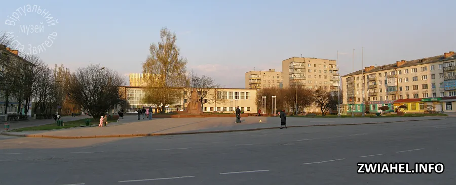 Площа Лесі Українки: надвечір’я