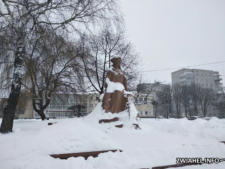 Пам’ятник Лесі Українці взимку