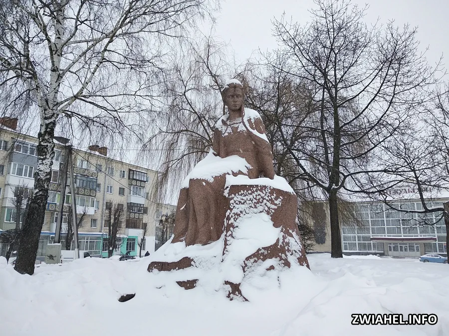Пам’ятник Лесі Українці взимку