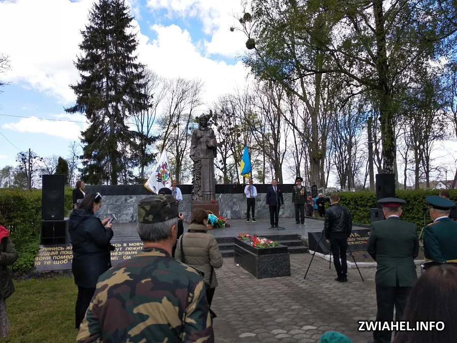 День Перемоги 2021: на військово-меморіальному цвинтарі