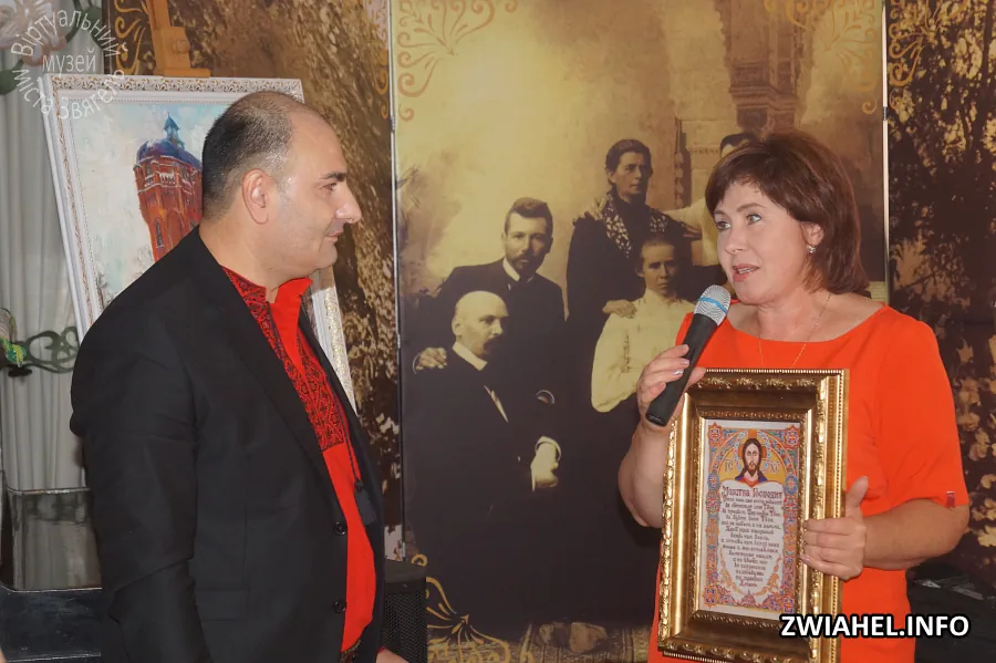 Відкриття виставки картин Артура Хачатряна: автор дарує свій твір місту