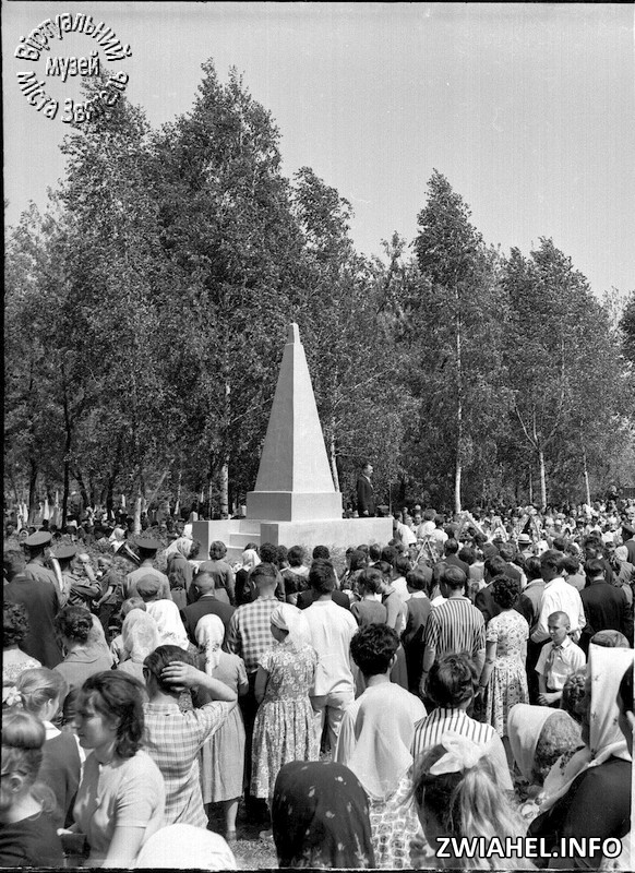 Урочистості на військово-меморіальному цвинтарі до Дня Перемоги