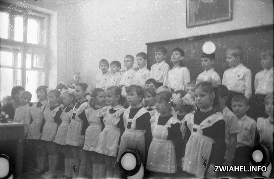 Школа № 5: виступ хору учнів перед батьками