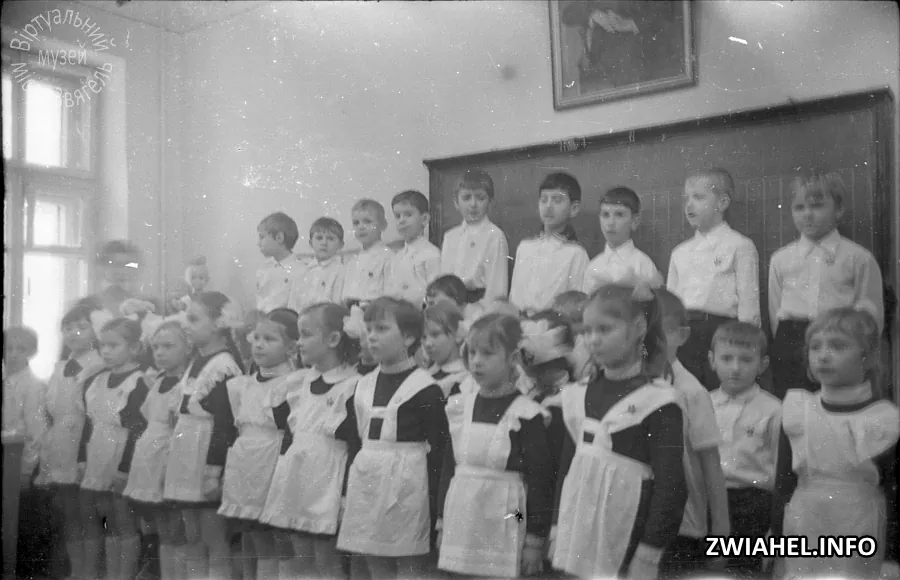 Школа № 5: виступ хору учнів перед батьками
