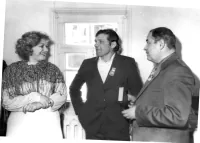 Юрій Ковальській (в центрі) серед учасників «Плеяди паростків Лесиного краю» (25 лютого 1986 року)