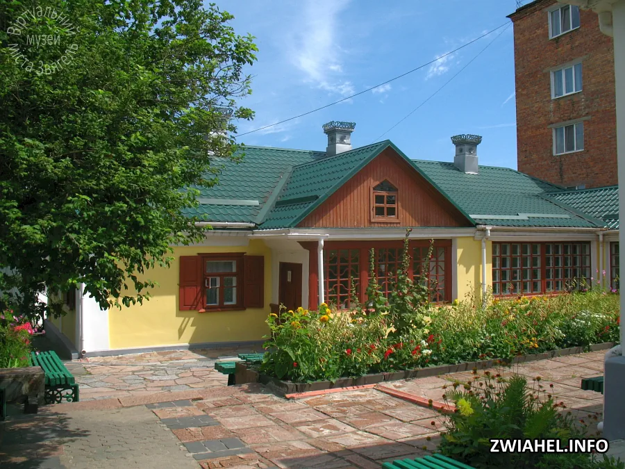 Будинок, в якому народилася Леся Українка: західний фасад