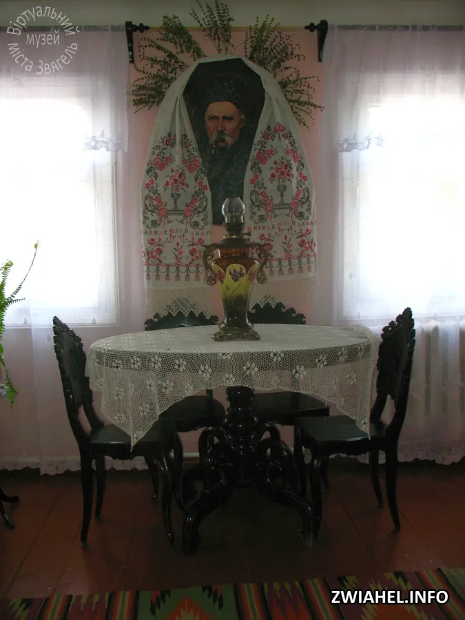 Музей Лесі Українки: зал 3 — вітальня родини Косачів