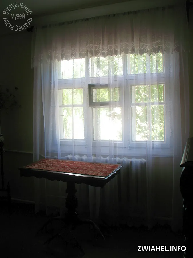 Музей Лесі Українки: зал 4 (дитяча кімната) — вікно