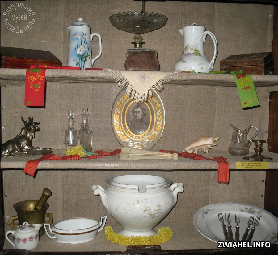 Музей Лесі Українки: зал 6 — особисті речі родини Косачів