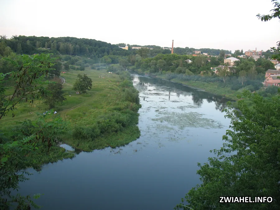 Вид на річку Случ із замкового пагорбу (літо 2012 р.)