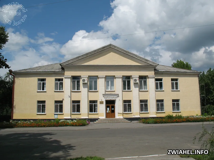 Будівля медичного училища (колишній міськком партії)
