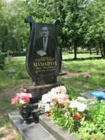 Могила композитора Івана Мамайчука (2 липня 2012 року, Віталій Терещук)