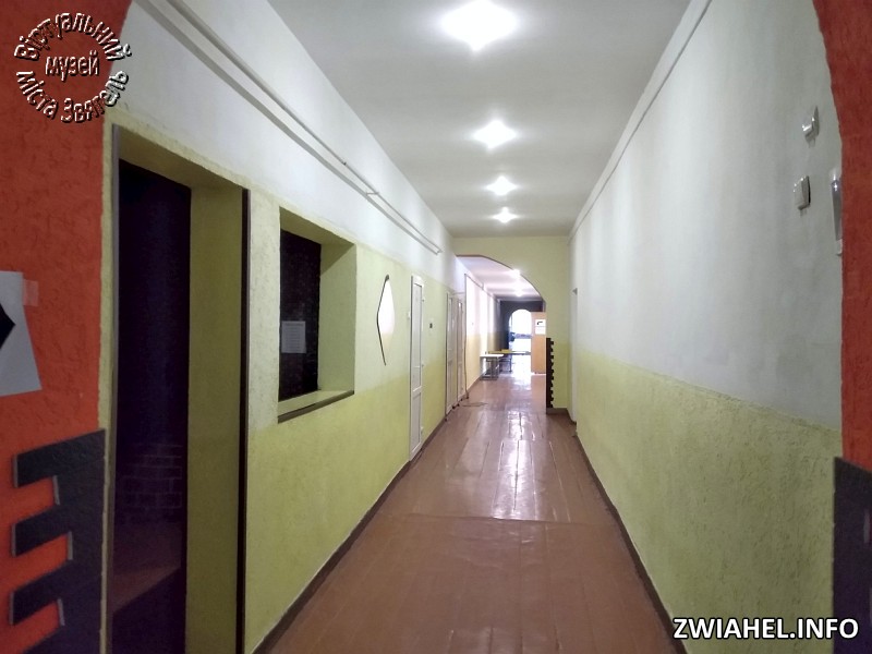 Школа №5: коридор на першому поверсі