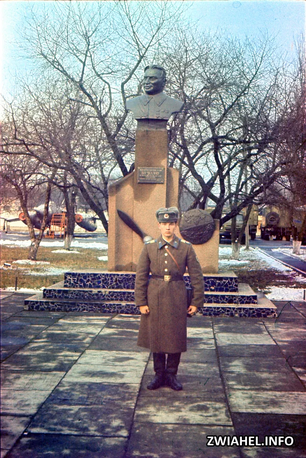 Військова частина 87358: пам’ятник радянському льотчику Валерію Чкалову