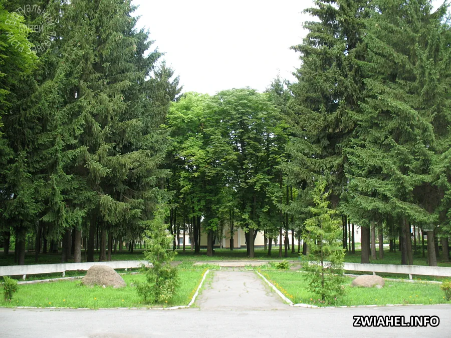 Територія колишньої військової частини 87358: місце де стояв пам'ятник Леніну